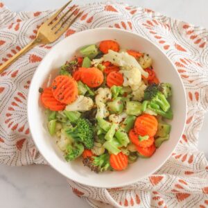 broccoli and carrots in bowl on napkin